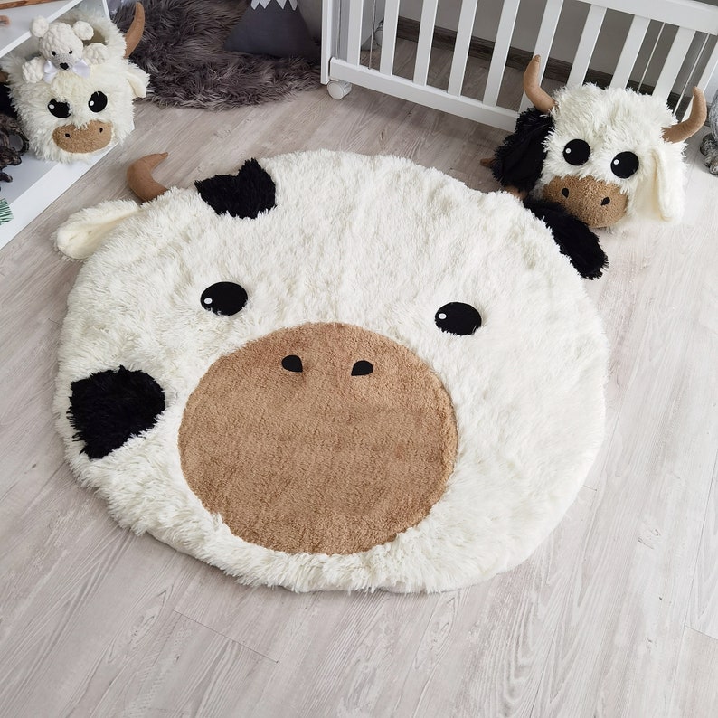 Thamboa Thảm Trải Sàn Hình Bò Highland Trắng Minky Cao Cấp, Mềm Mại An Toàn Cho Bé