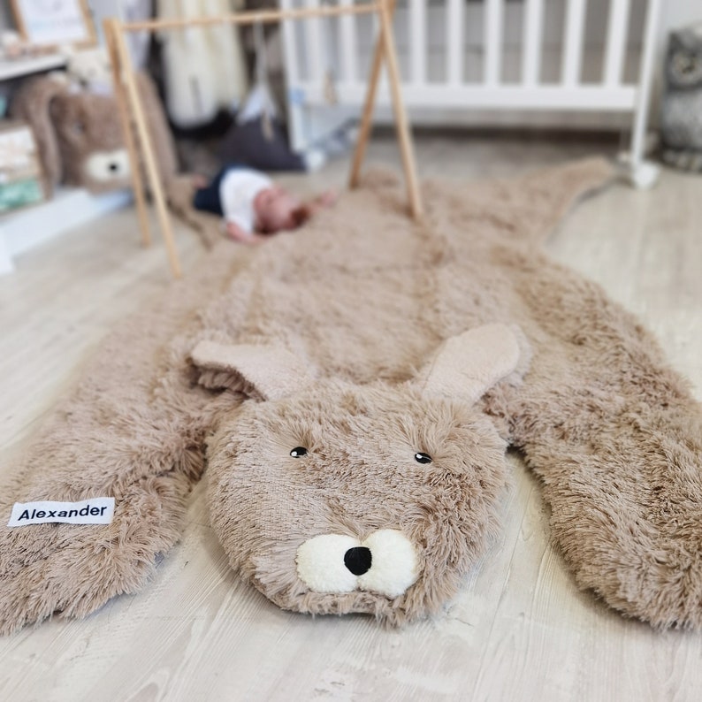 Thamboa Thảm Trải Sàn Hình Thỏ Nâu Lông Mềm Cho Bé 147x122cm Có Thêu Tên