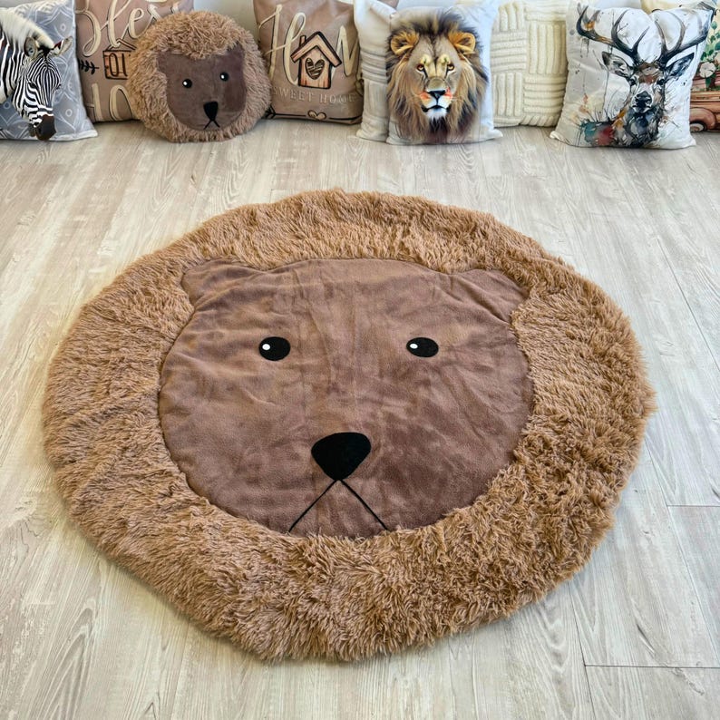 Thamboa Thảm Trải Sàn Hình Sư Tử Nâu Lông Xù Cho Bé 114cm Có Thêu Tên